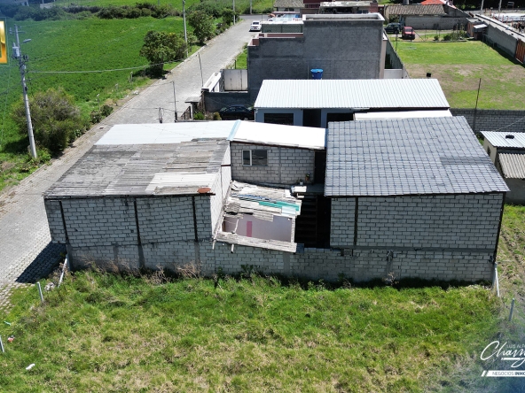 Casa con construcción en Machachi