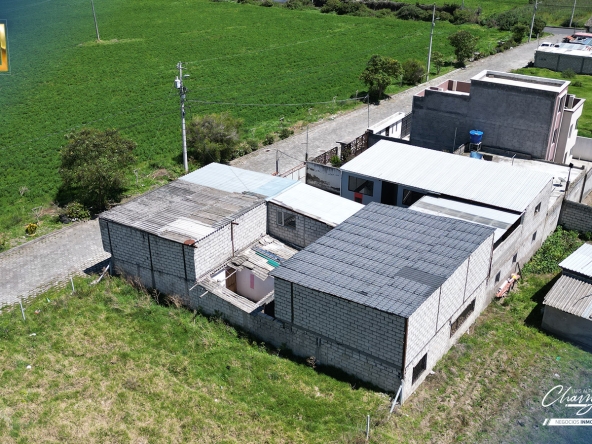 Casa con construcción en Machachi