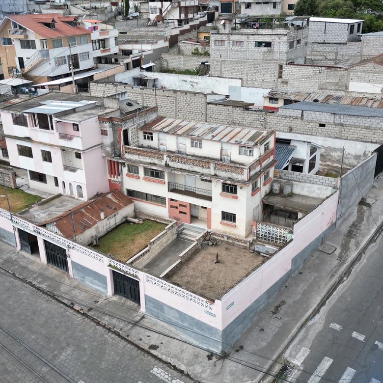 Amplia propiedad en venta en Ambato sector Estadio Bellavista con dos construcciones y amplio terreno