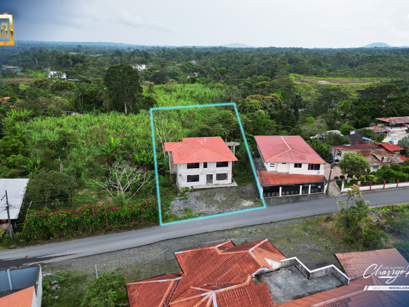 Casa con terreno ubicada en la ciudad del Puyo