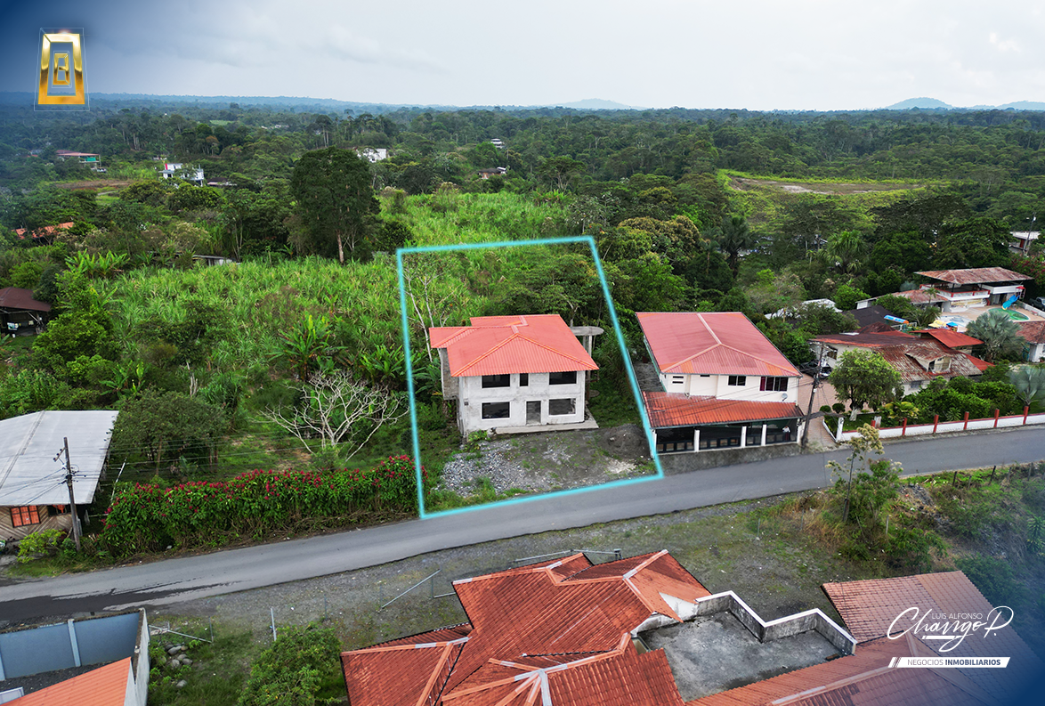 Casa con terreno ubicada en la ciudad del Puyo