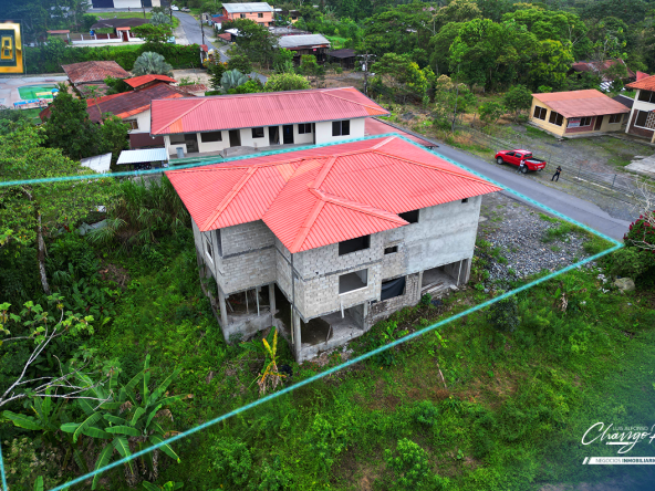 Casa con terreno ubicada en la ciudad del Puyo
