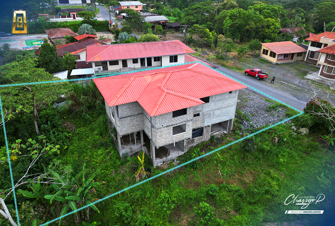 Casa con terreno ubicada en la ciudad del Puyo