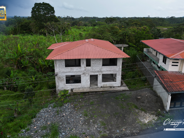 Casa con terreno ubicada en la ciudad del Puyo