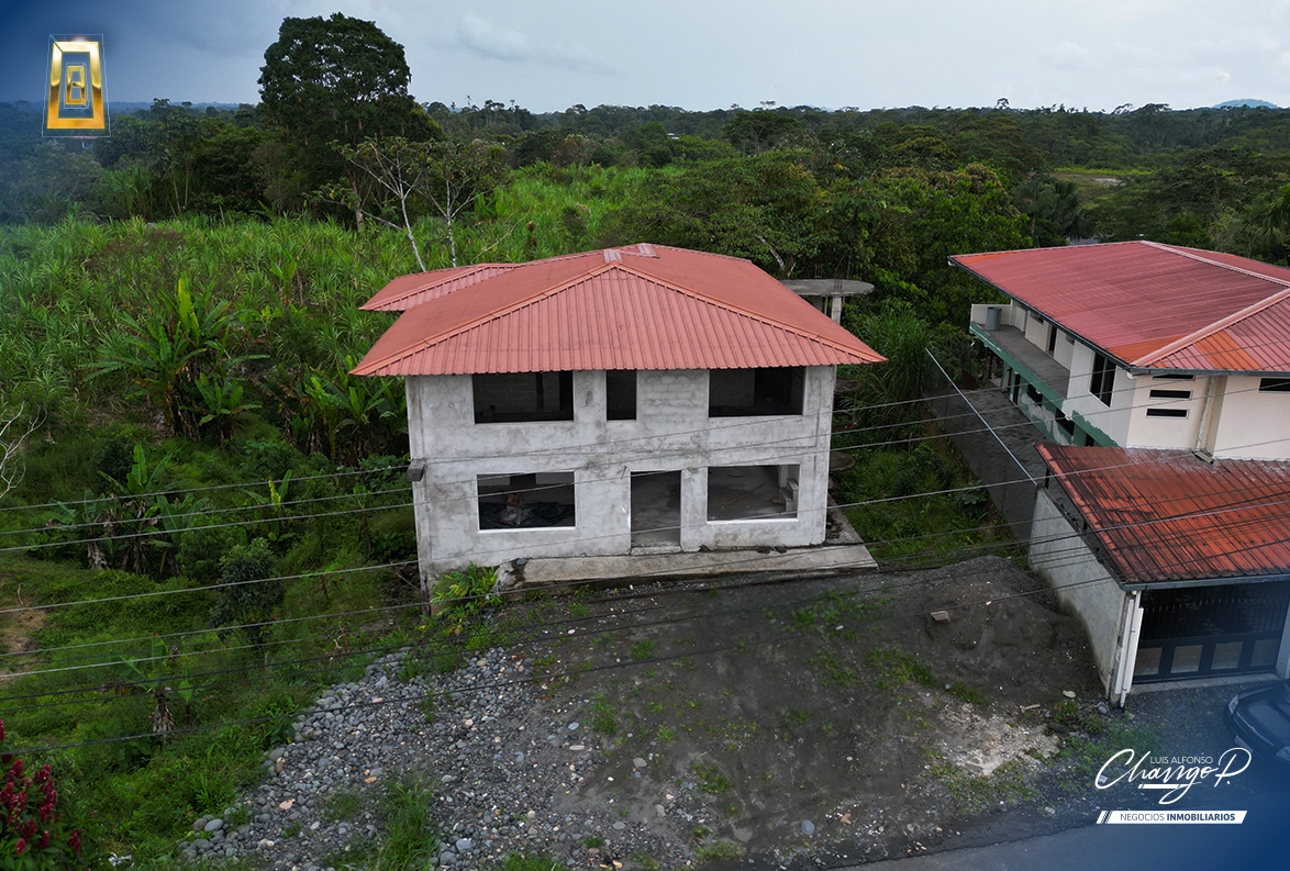Casa con terreno ubicada en la ciudad del Puyo