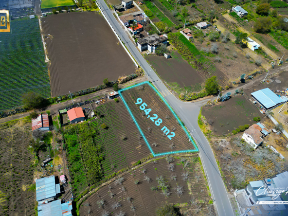 Amplio Terreno Esquinero en Santa Rosa Barrio Las Carmelitas