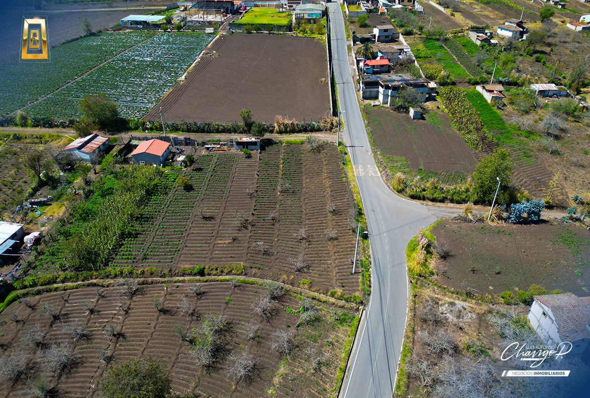 Amplio Terreno Esquinero en Santa Rosa Barrio Las Carmelitas