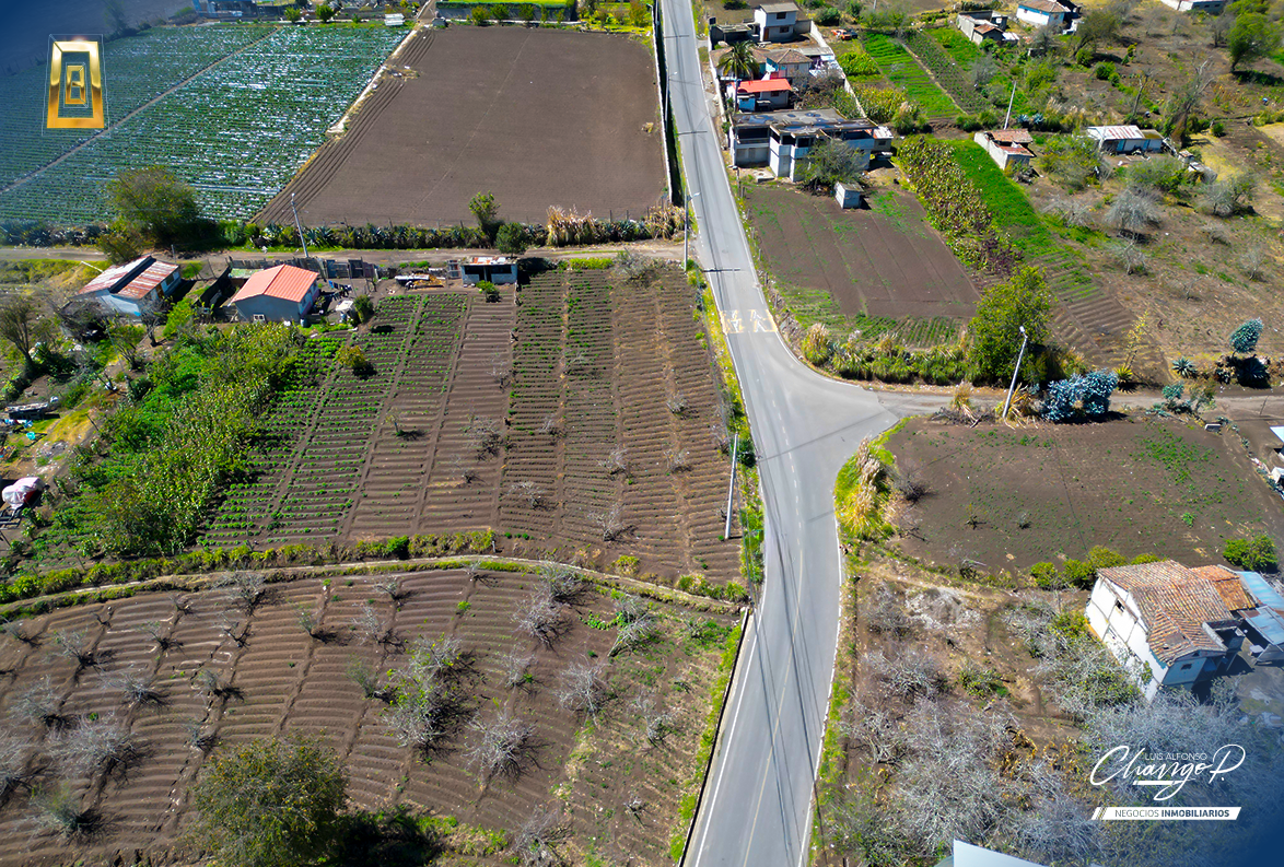 Amplio Terreno Esquinero en Santa Rosa Barrio Las Carmelitas