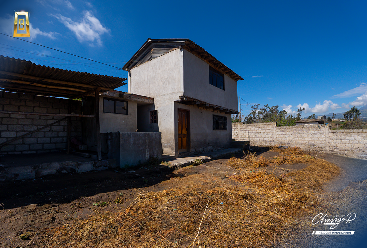 Casa con terreno en Santa Rosa Carmelitas