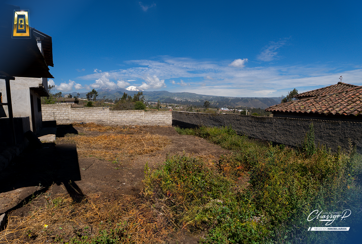 Casa con terreno en Santa Rosa Carmelitas