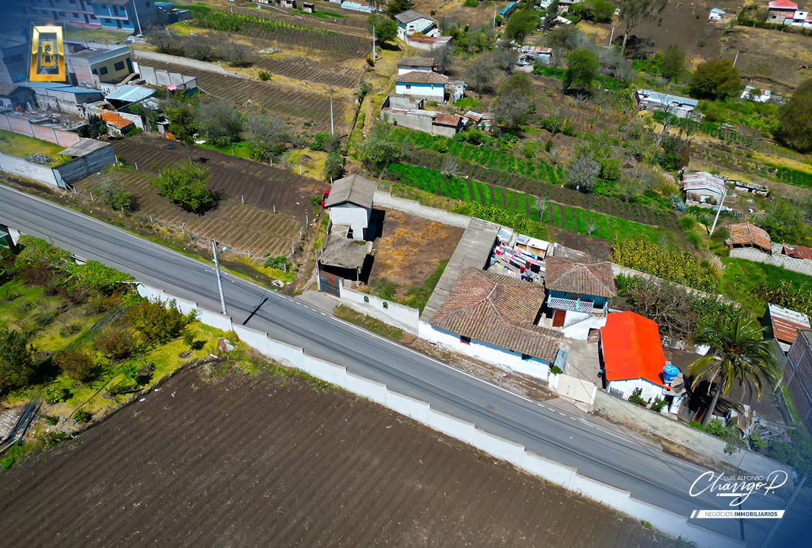 Casa con terreno en Santa Rosa Carmelitas