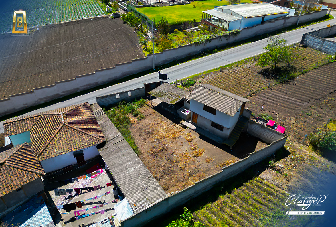 Casa con terreno en Santa Rosa Carmelitas