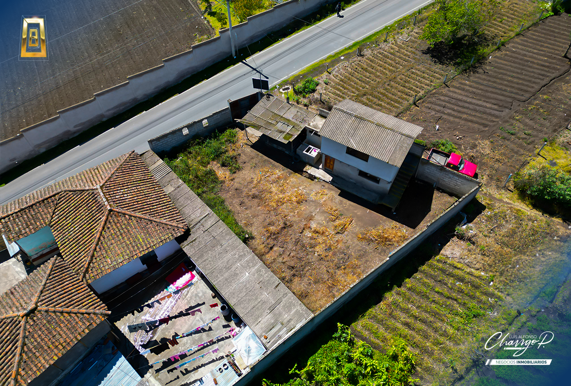 Casa con terreno en Santa Rosa Carmelitas