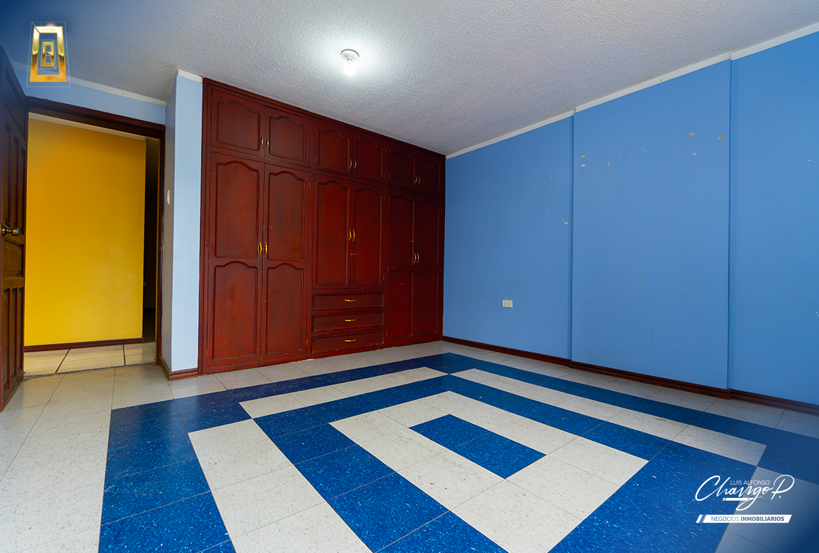 AMPLIO DEPARTAMENTO EN AMBATO - LA MERCED