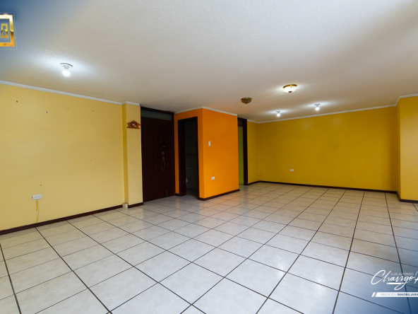 AMPLIO DEPARTAMENTO EN AMBATO - LA MERCED