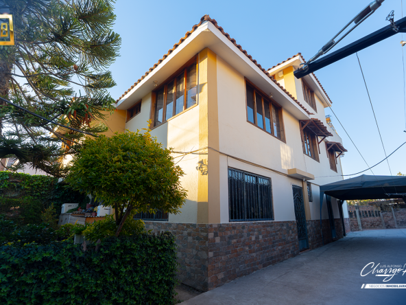 CASA EN RIOBAMBA EN AVENIDA PRINCIPAL - AV. 9 DE OCTUBRE Y MORONA-1