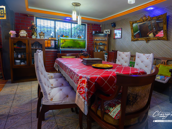CASA EN RIOBAMBA EN AVENIDA PRINCIPAL - AV. 9 DE OCTUBRE Y MORONA-3