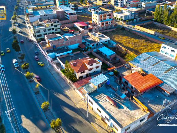 CASA EN RIOBAMBA EN AVENIDA PRINCIPAL - AV. 9 DE OCTUBRE Y MORONA-7