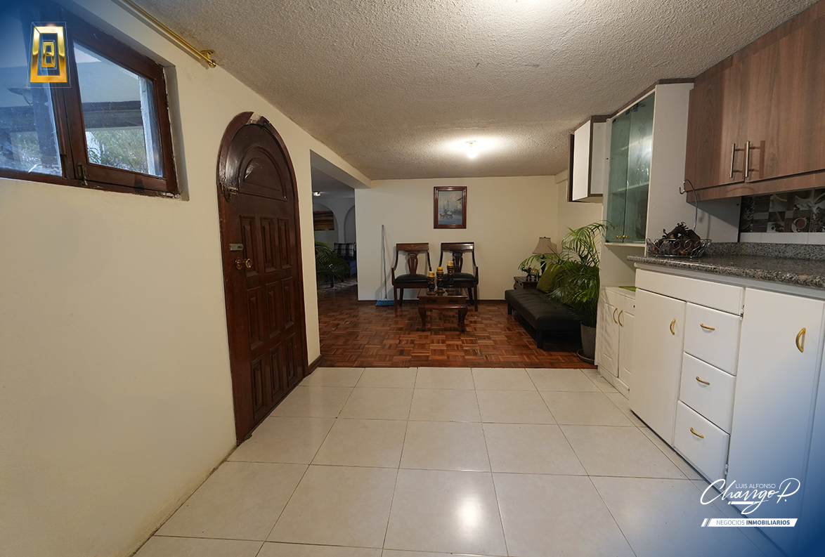 CASA RENTERA DE 3 DEPARTAMENTOS - AMBATO - FICOA - URBANIZACIÓN SANTA ELENA