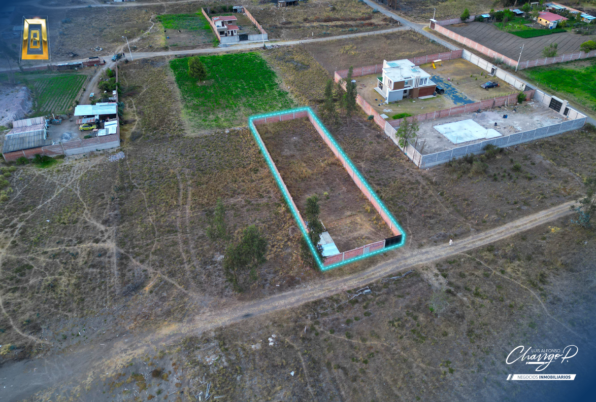 215 - Nelida CandoAMPLIO TERRENO EN RIOBAMBA CONCERRAMIENTO